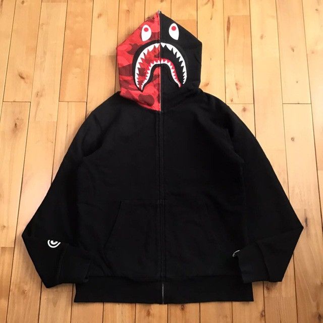 Bape 🔥Reversible🔥 Shark full zip hoodie Red camo a bathing ape Size US L / EU 52-54 / 3 - 4 Thumbnail