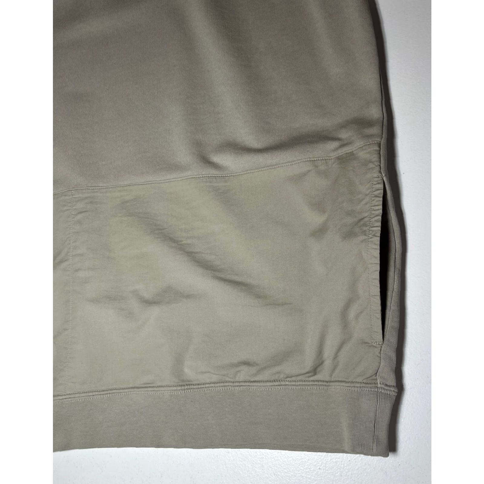 destin Kestin Men’s Heavyweight Cotton T-Shirt with Bottom Pockets XL Gray Crew Neck Short Sleeve Shirt Mens XL Pockets 100% Cotton City Designer Size US XL / EU 56 / 4 - 7 Thumbnail