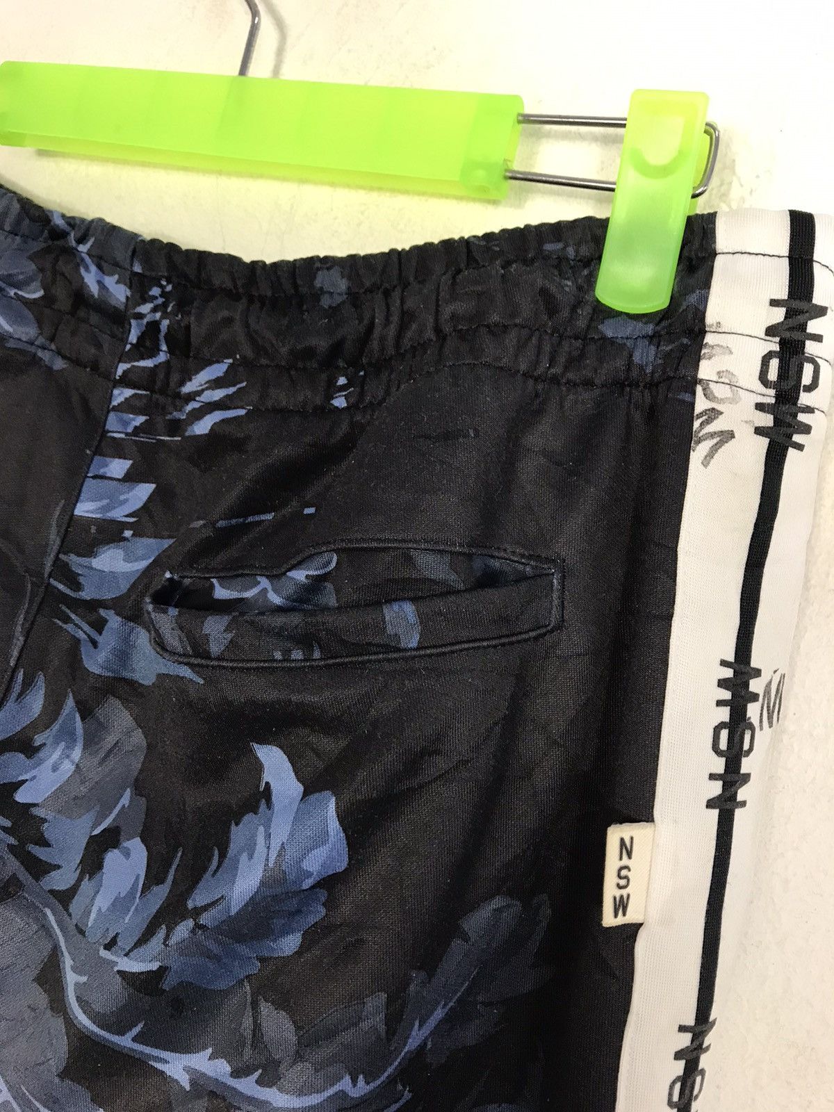 Nike Nike Sportwear Floral Tracksuit Jogger Pant Stretchable Size 30" / US 8 / IT 44 - 4 Thumbnail