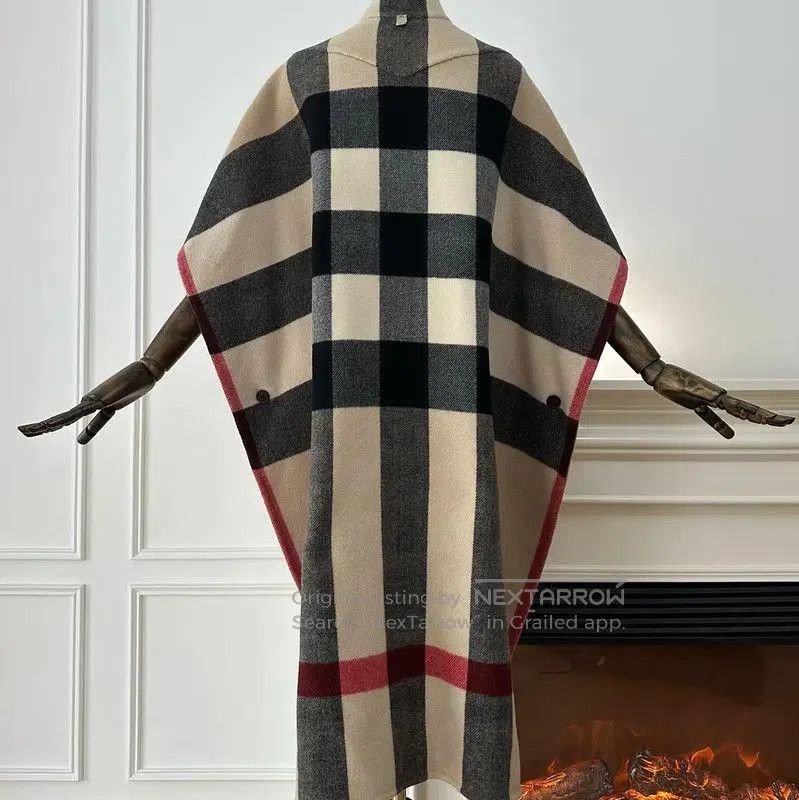 Burberry Burberry Women's Khaki Cardigan. Size XS / US 0-2 / IT 36-38 - 1 Thumbnail