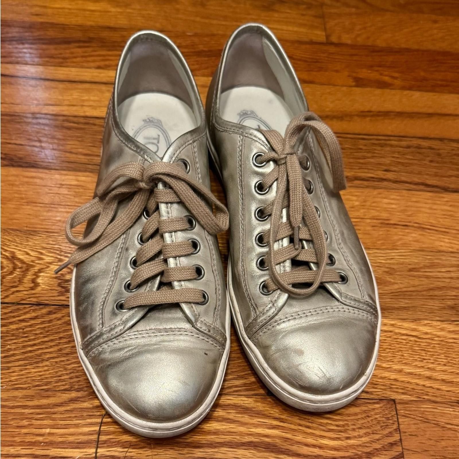 Tod's TODS Metallic Gold Sneakers‎ in size 39 Size US 8.5 / IT 38.5 - 2 Thumbnail