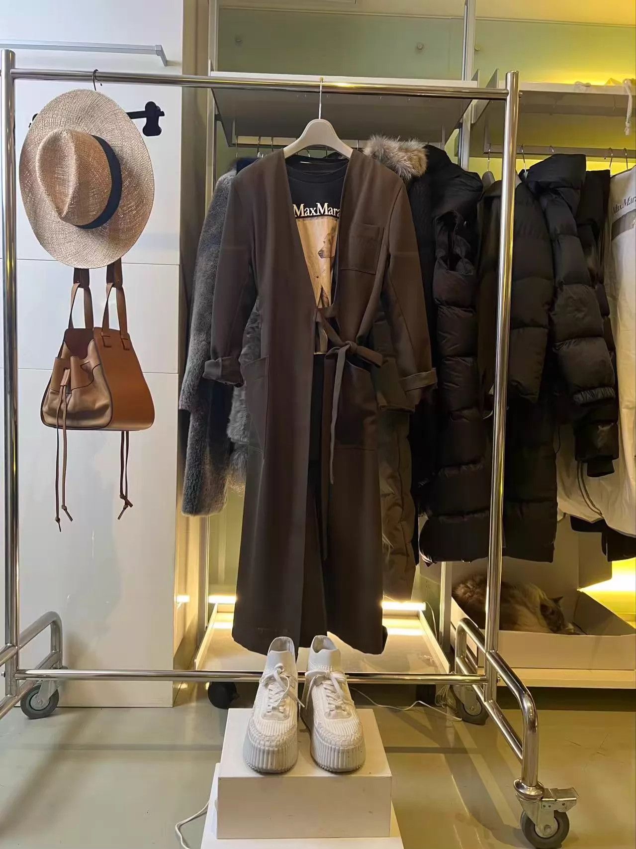 Victoria Beckham Victoria Beckham Long Belted Oversized Wool Blend Coat 44 Size M / US 6-8 / IT 42-44 - 1 Thumbnail