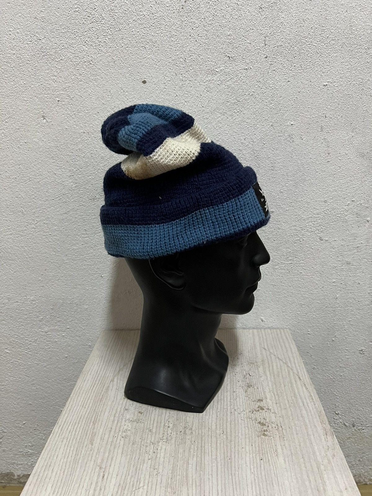 Vintage Vintage DC Shoes Skateboard Beanie Hats Size ONE SIZE - 4 Thumbnail