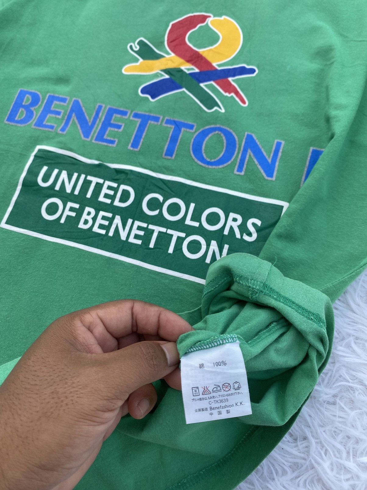 United Colors Of Benetton Rare United Colors of Benetton Spellout Big Logo Tshirt Size US L / EU 52-54 / 3 - 10 Thumbnail