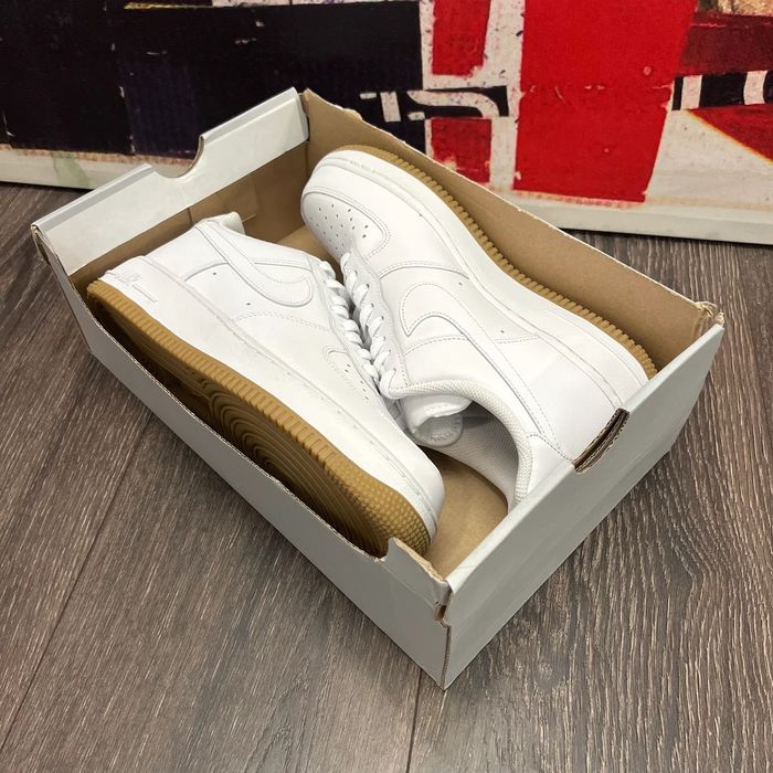 nike air force 1 black and white with brown sole