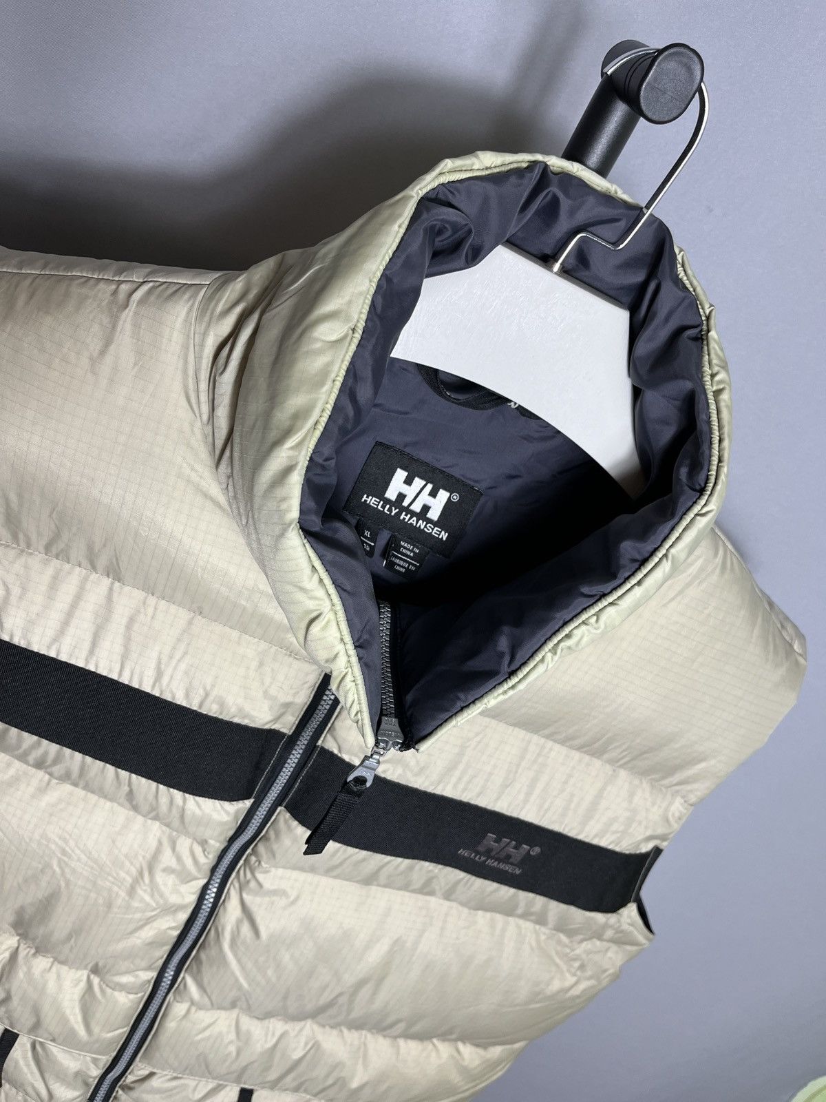 Helly Hansen Helly Hansen mens vest jacket gilet duck down puffer big log Size US XL / EU 56 / 4 - 2 Thumbnail