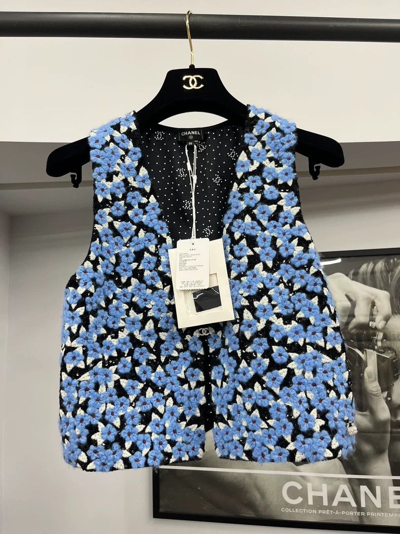 Chanel 24B Blue Sequin Flower Cashmere Vest