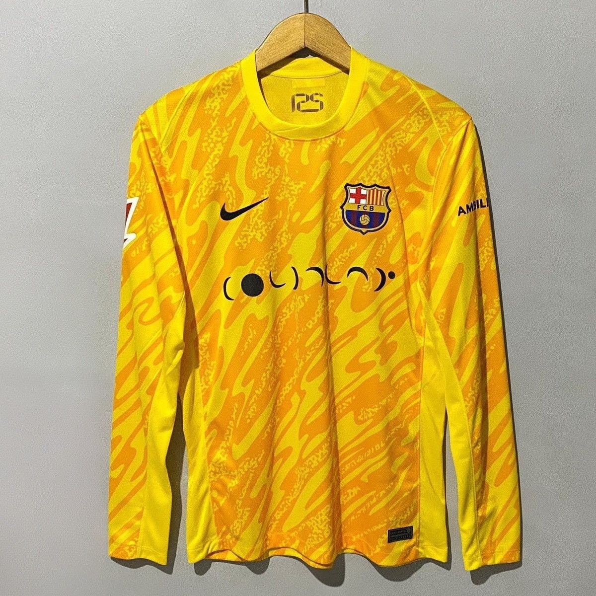 Nike Barcelona x Coldplay 2024-2025 Goalkeeper Jersey Inaki Pena Size US M / EU 48-50 / 2 - 1 Thumbnail