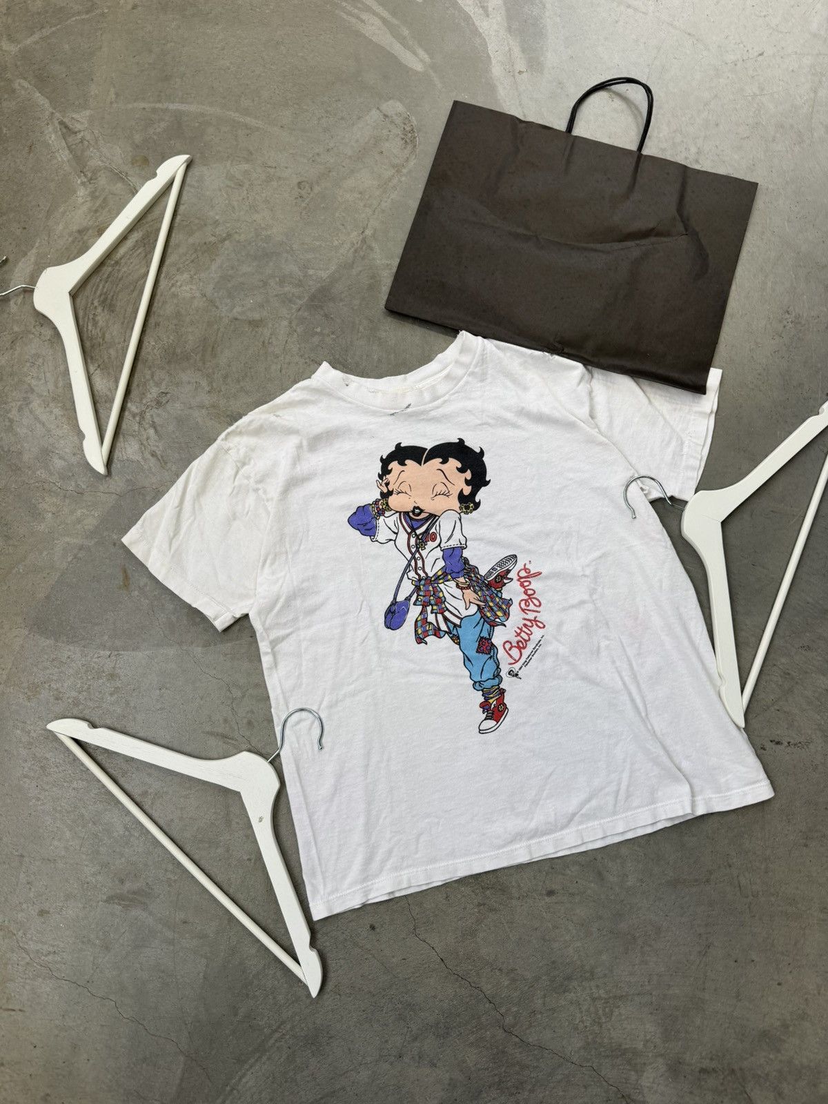 Vintage Vintage 90s Thrashed Archival Betty Boop Single Stitch Tee Size US S / EU 44-46 / 1 - 1 Thumbnail