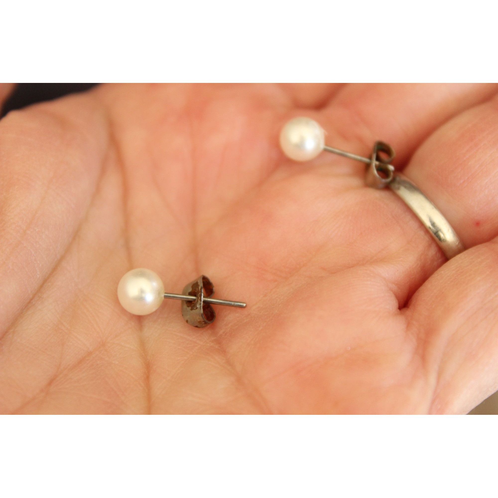 Vintage Vintage Earrings, White Faux Pearl Studs Size ONE SIZE - 9 Thumbnail
