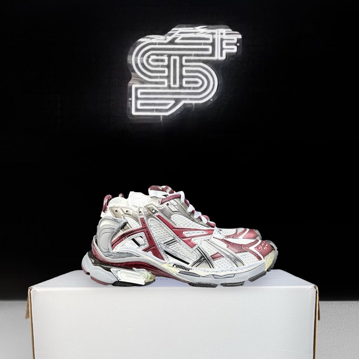 Balenciaga Balenciaga Runner Burgundy/Grey Size US 4 / IT 34 - 1 Thumbnail