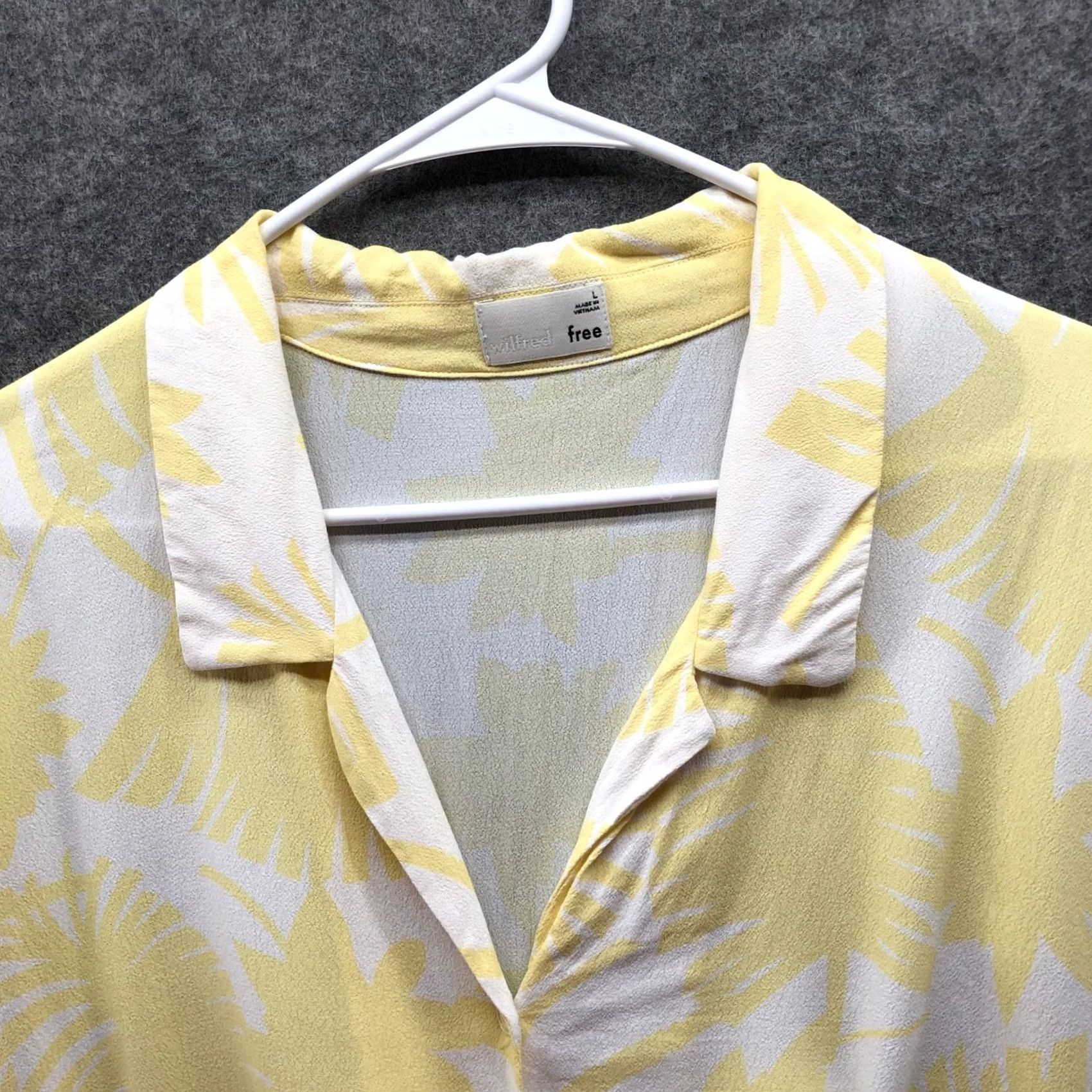 Vintage VINTAGE Wilfred Free Aritzia Palm Print Tie Front Top Womens L Yellow Hawaiian Tropical Size L / US 10 / IT 46 - 4 Thumbnail