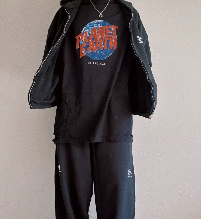 Balenciaga Balenciaga 24fw 24 planet earth planet earth loose short sl Size US M / EU 48-50 / 2 - 8 Thumbnail