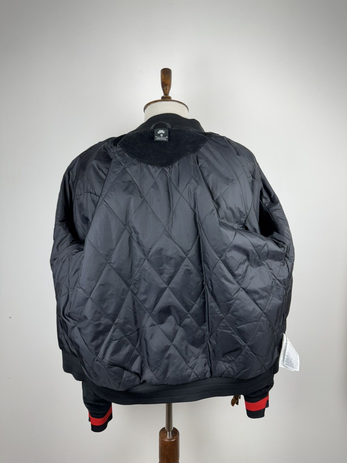 Nike NIKE SB Corduroy Bomber Black/University Red Men’s Size XL Size US XL / EU 56 / 4 - 5 Thumbnail