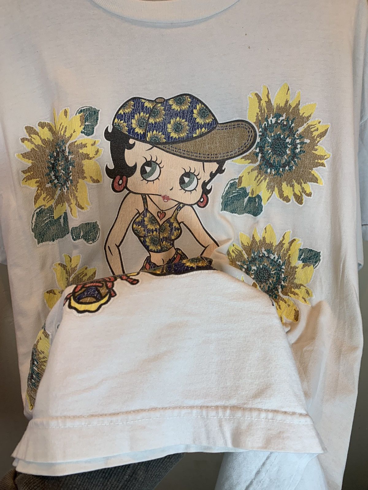 Vintage *RARE* Vintage 1995 Betty Boop Sunflowers Hippie AOP T-Shirt Size US XL / EU 56 / 4 - 8 Thumbnail