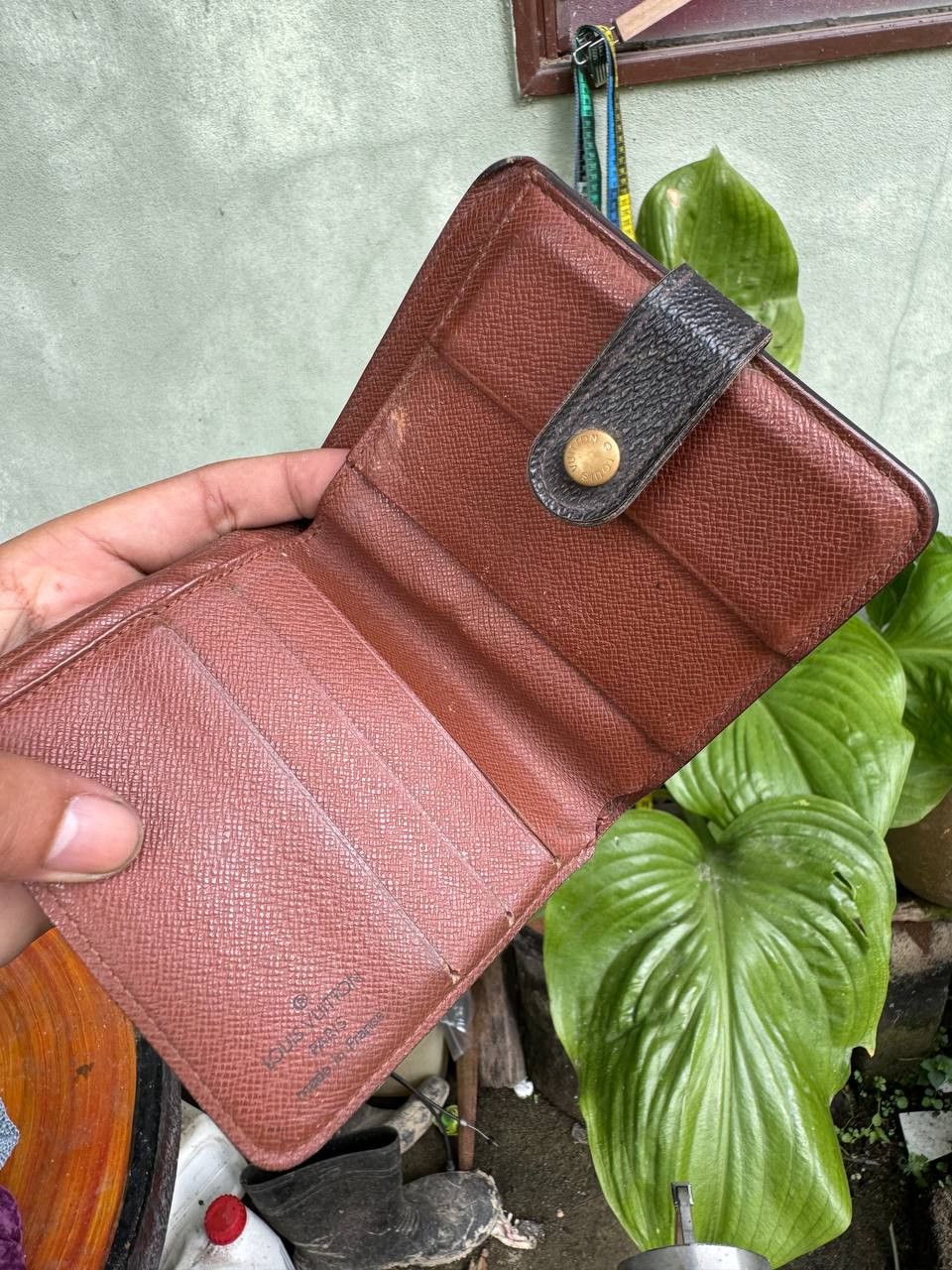 Louis Vuitton Authentic Louis Vuitton Wallet Size ONE SIZE - 5 Thumbnail