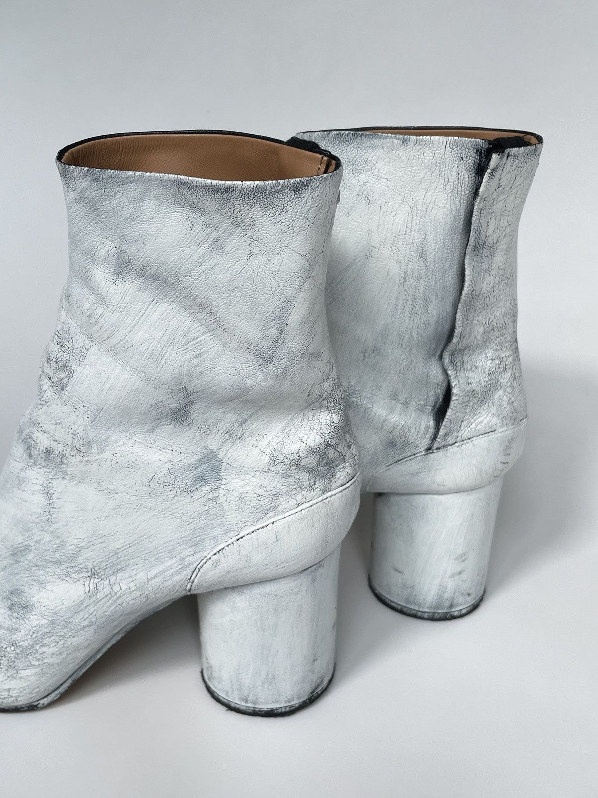 Maison Margiela White Painted Leather Tabi Boots Size US 7 / IT 37 - 11 Thumbnail