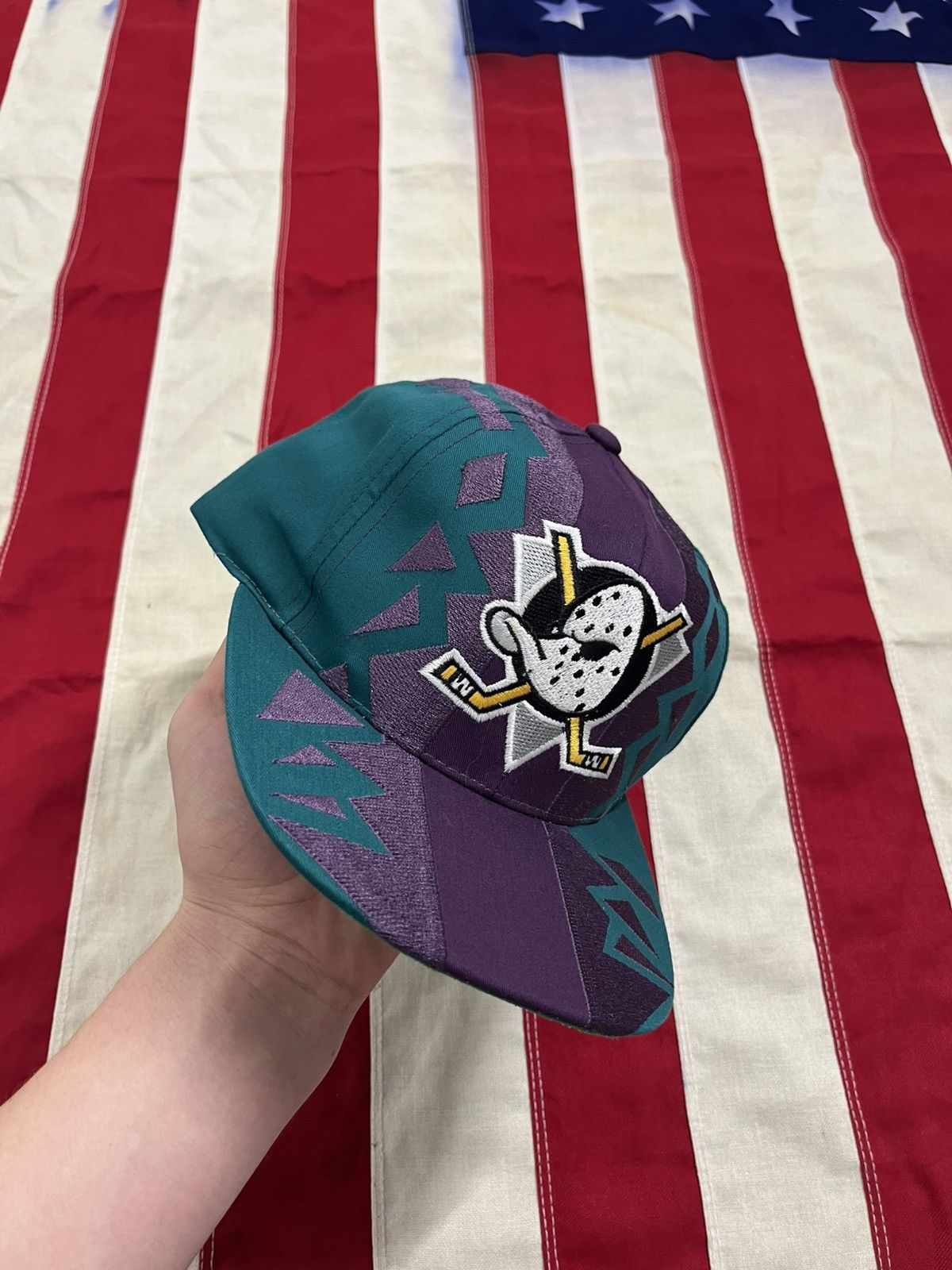NHL Vintage Anaheim Mighty Ducks All Over Print Hat NHL 90s Cap Size ONE SIZE - 1 Thumbnail