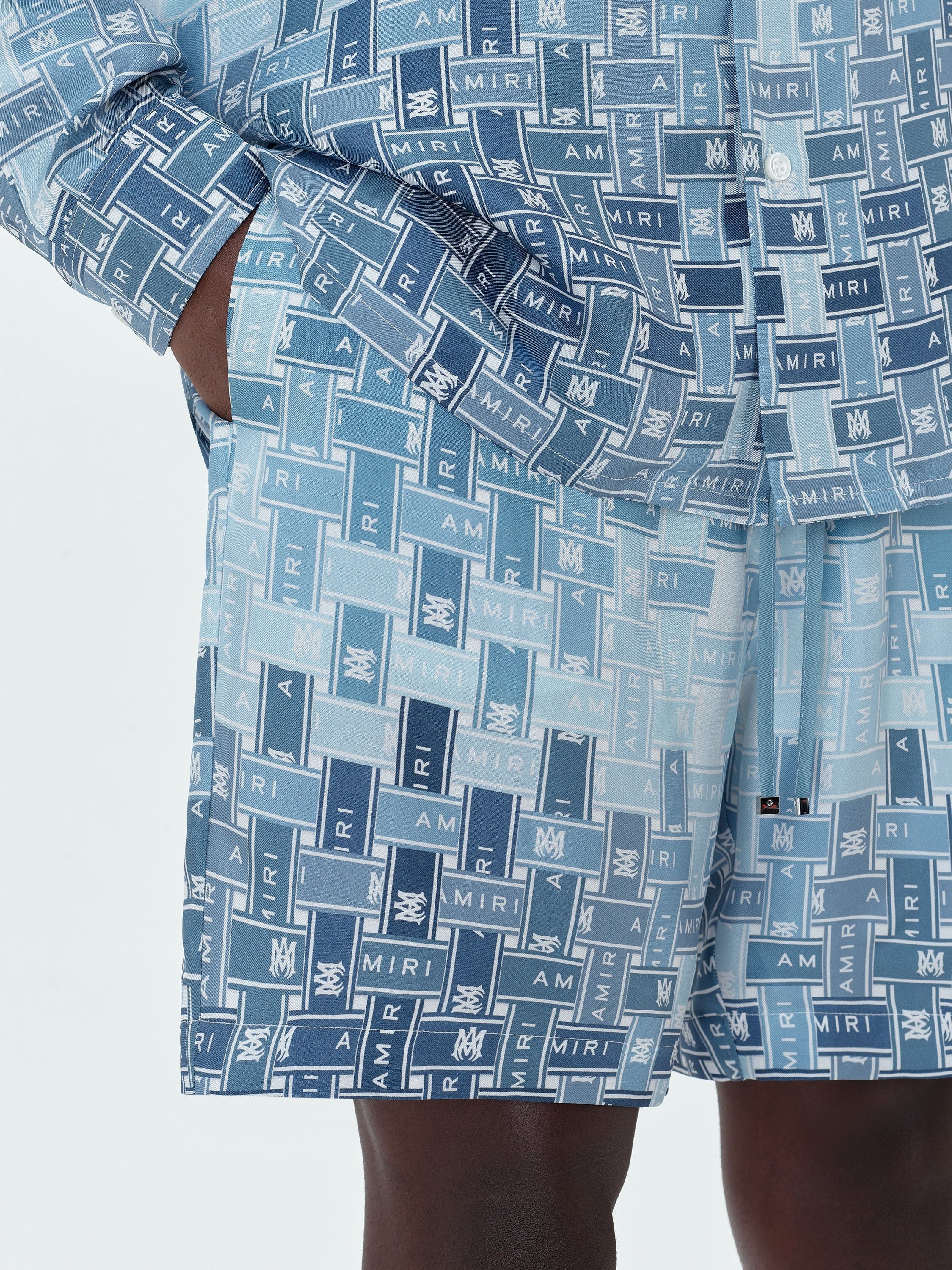 Amiri o1s1wg110825 Gradient Tape Short in Blue/White Size US 36 / EU 52 - 5 Thumbnail