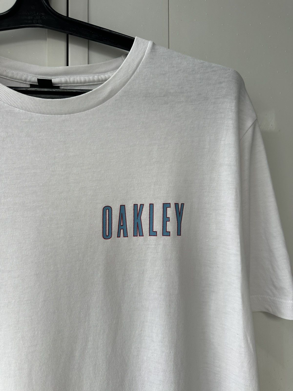 Oakley Vintage Oakley T-shirt Streetwear logo Style Size US M / EU 48-50 / 2 - 8 Thumbnail