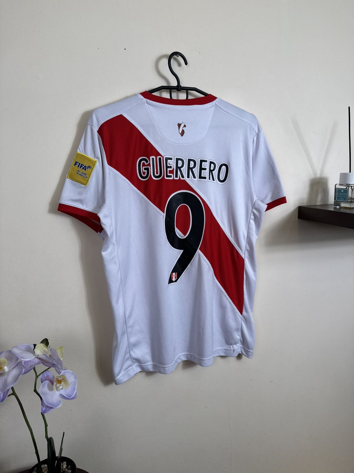 Umbro Umbro Peru FPF Jersey 2018 Guerrero #9 Football Shirt Home Size US M / EU 48-50 / 2 - 19 Thumbnail