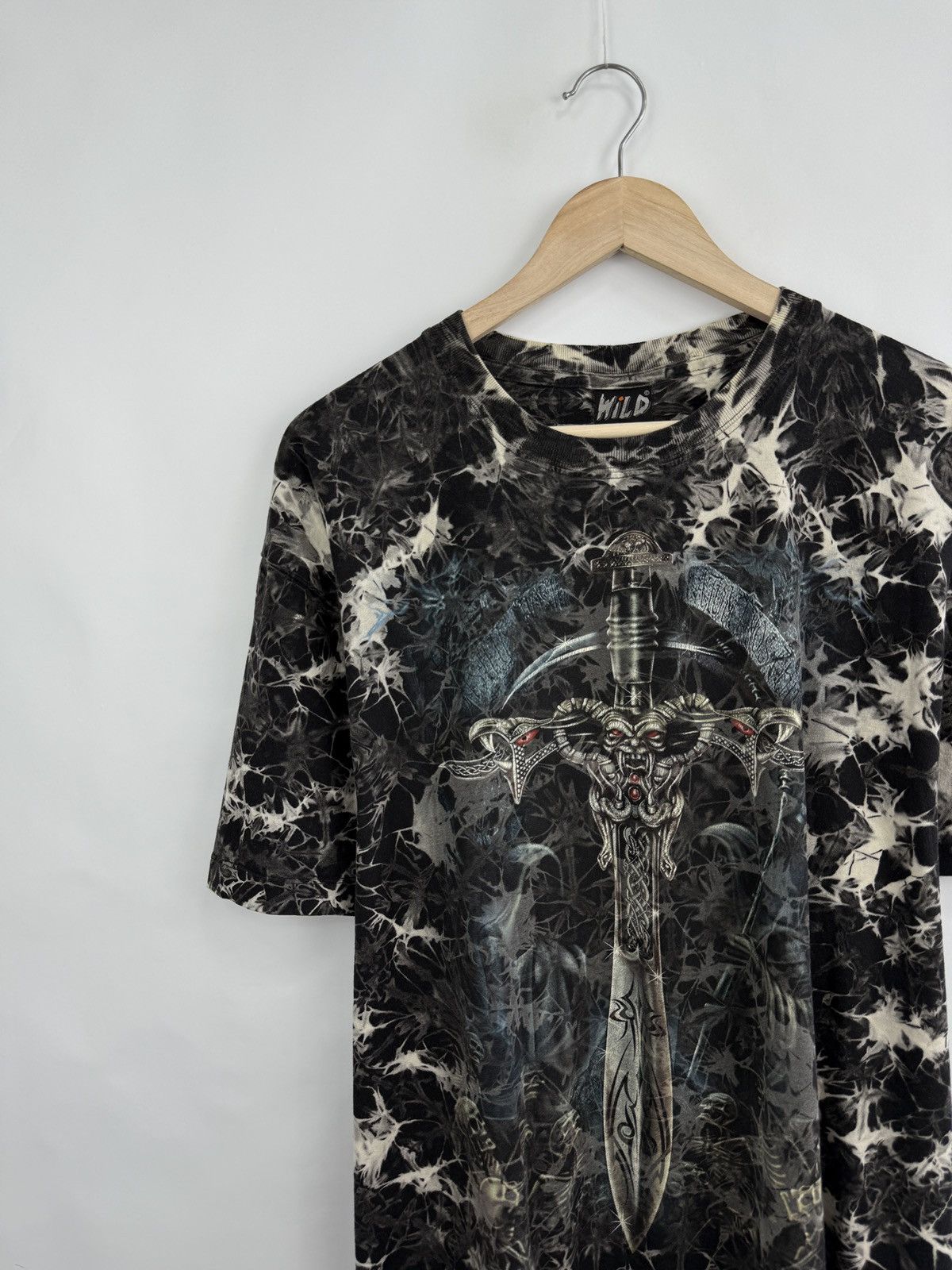 Affliction × No Fear × Tapout 🇺🇸💀Vintage 90s Skull Gothic Sword Graphic Tie Dye T-Shirt Size US XL / EU 56 / 4 - 2 Thumbnail