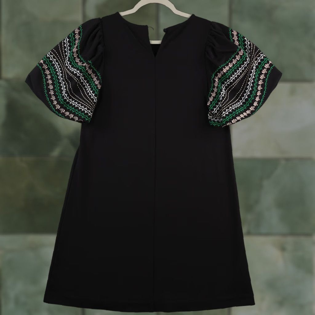 Ann Taylor Ann Taylor Dress Women XS Black Embroidered Puff Sleeve Ponte Shift Stretch FLAW Size XS / US 0-2 / IT 36-38 - 1 Thumbnail