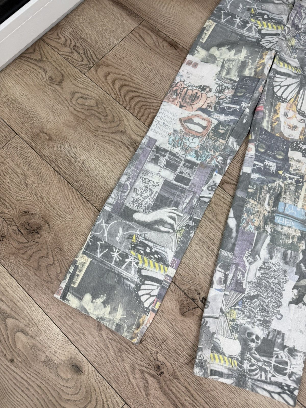 Jaded London Jaded London Graffiti Print Wide Leg skate Pants Jeans 26 28 Size 26" / US 2 / IT 38 - 2 Thumbnail