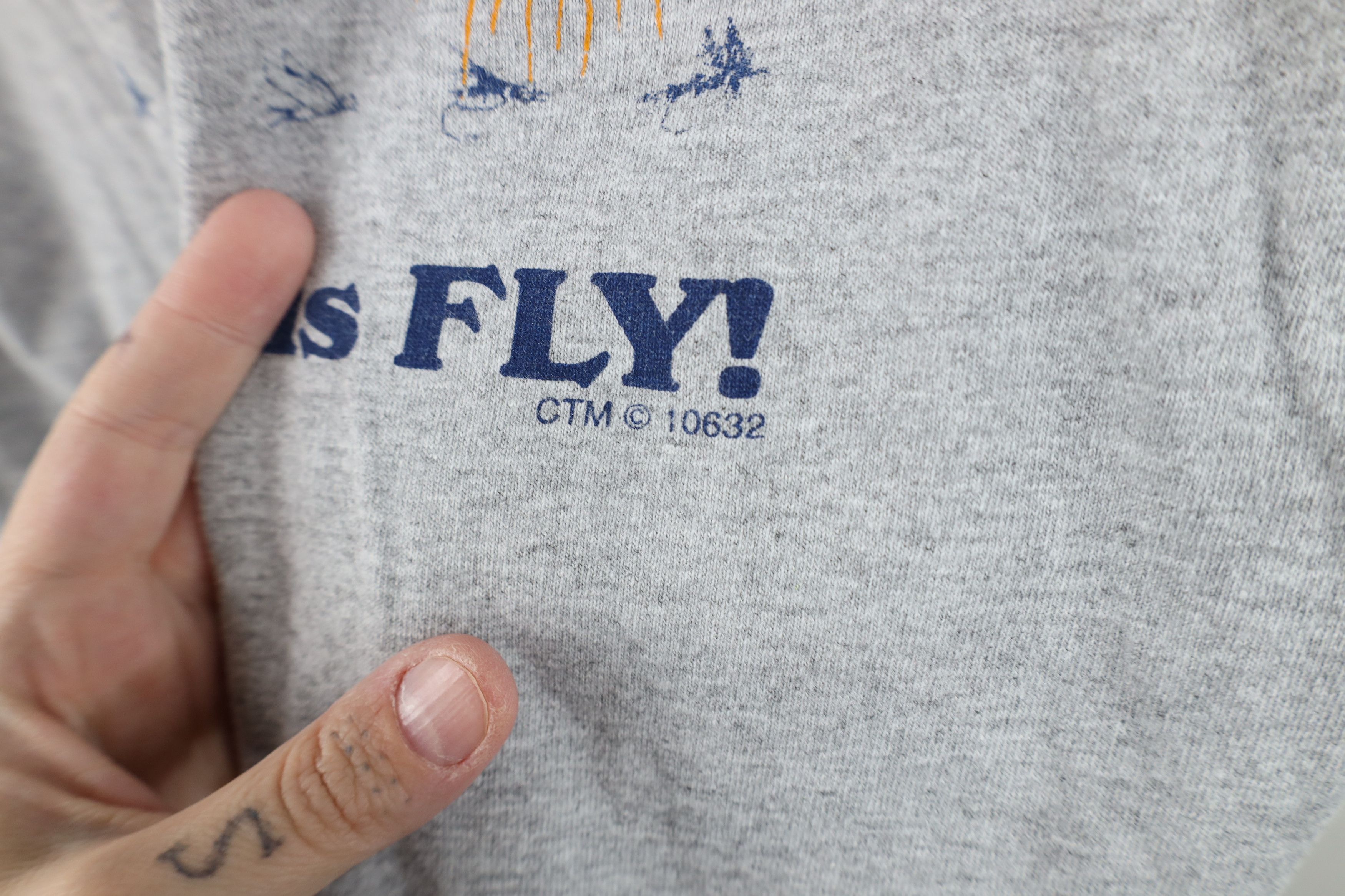 Vintage Vintage 90s To A Fishermans Heart Is Through His Fly T-Shirt Size US M / EU 48-50 / 2 - 8 Thumbnail