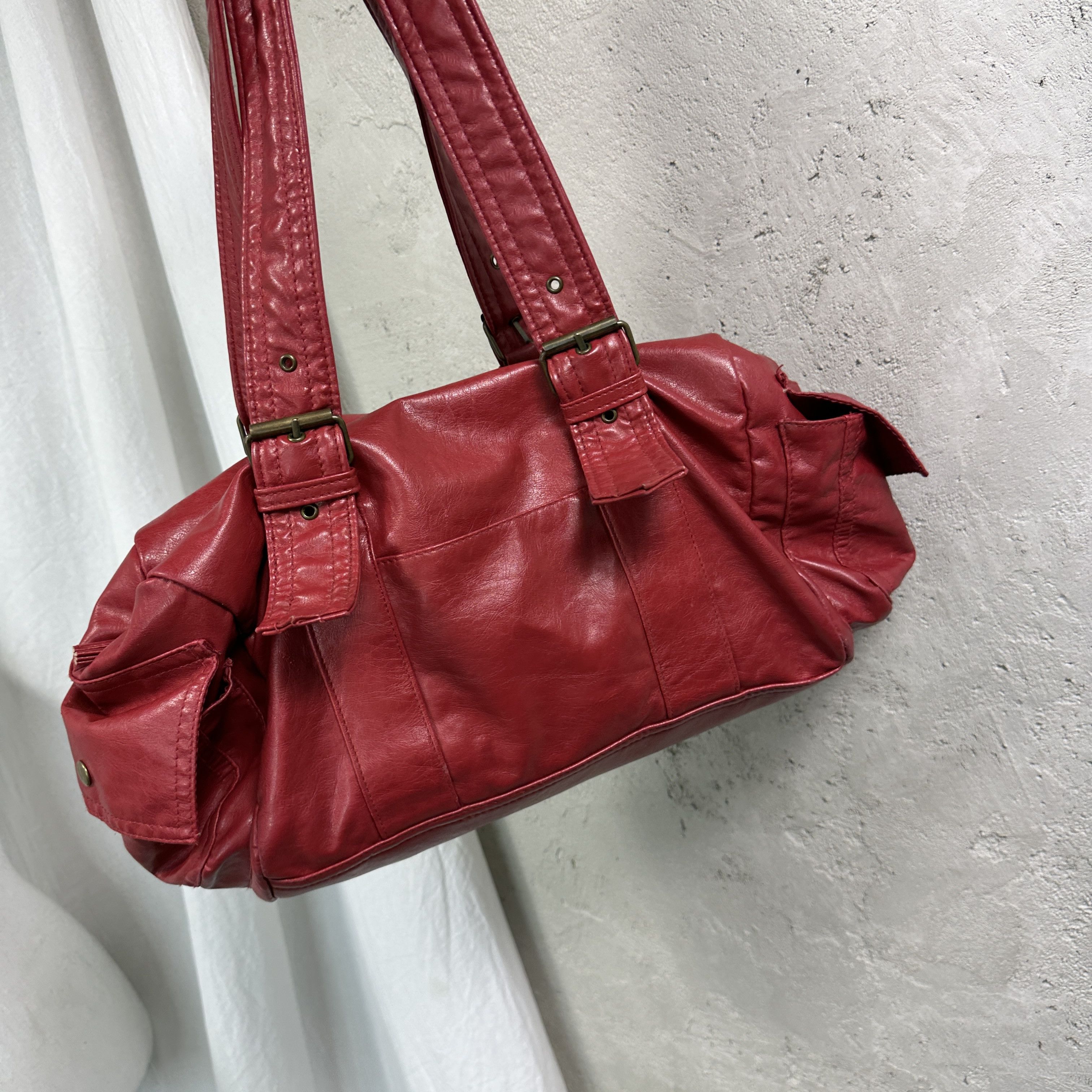 Vintage Vintage Avant Garde Buckled Cherry Red Bag Y2K Size ONE SIZE - 6 Thumbnail
