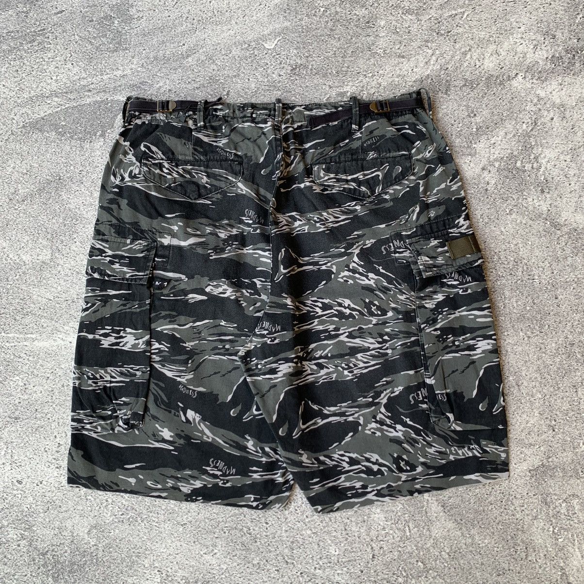 Madness Madness Military Cargo Tiger Stripe Shorts Size US 32 / EU 48 - 2 Thumbnail