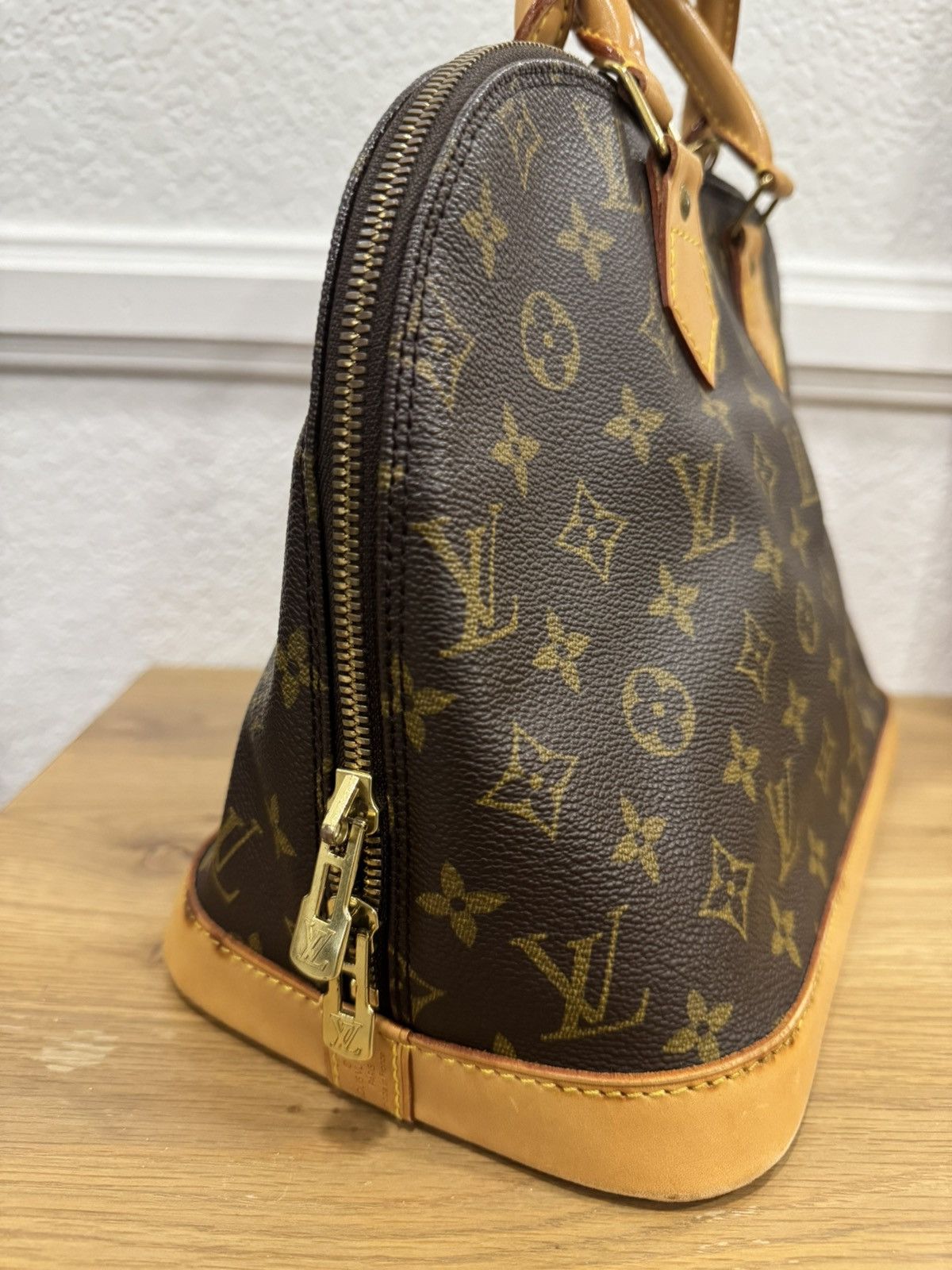 Louis Vuitton Louis Vuitton Alma PM Monogram Handbag Size ONE SIZE - 6 Thumbnail