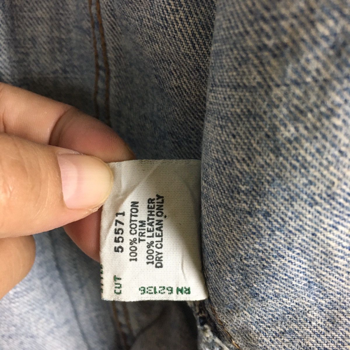Guess Vintage Guess Classic Style Leather Collar Denim Jacket Size US L / EU 52-54 / 3 - 9 Thumbnail