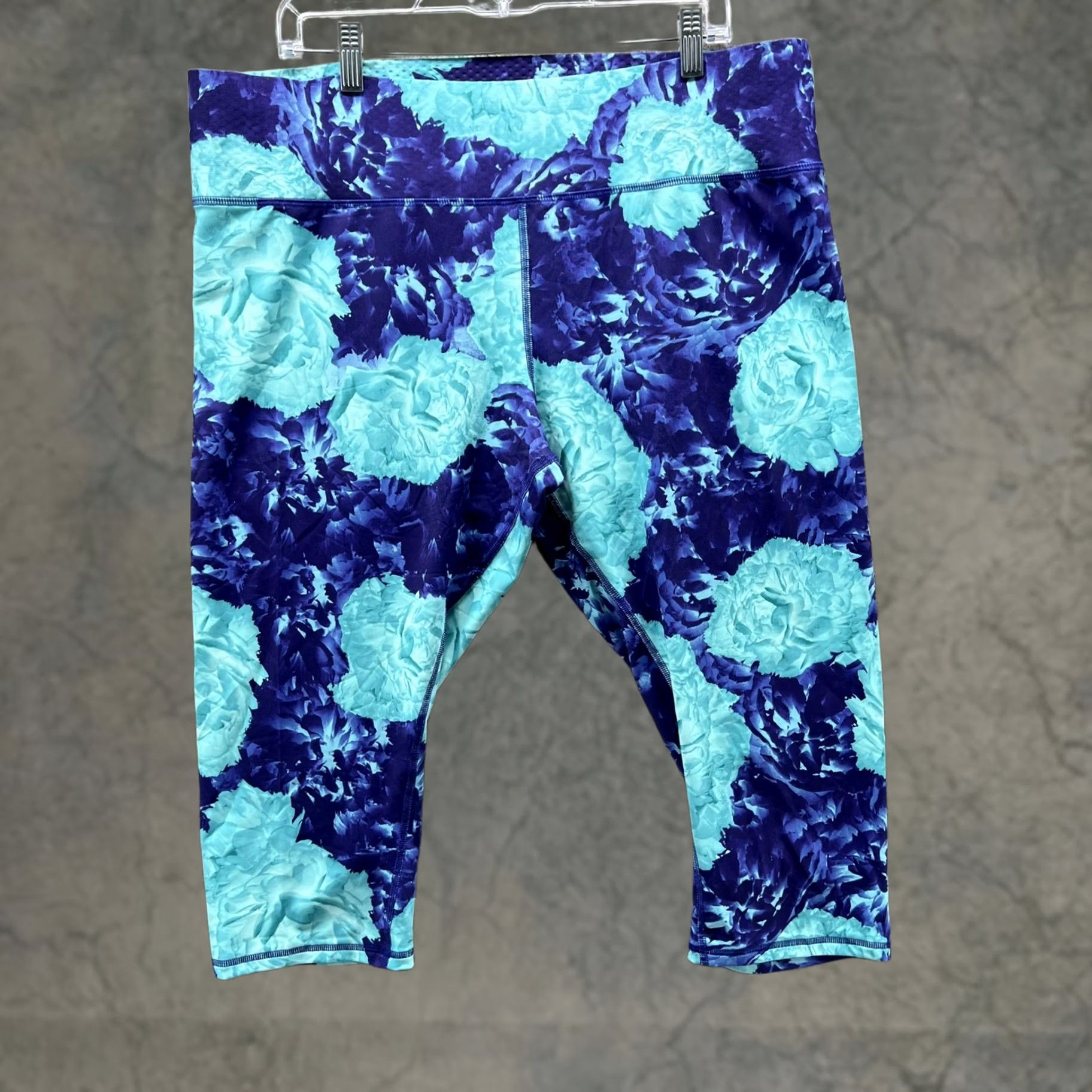 Champion Champion Leggings Womens 3X Blue Teal Floral Capri Plus Size Performance Size 40" / US 18 - 1 Thumbnail