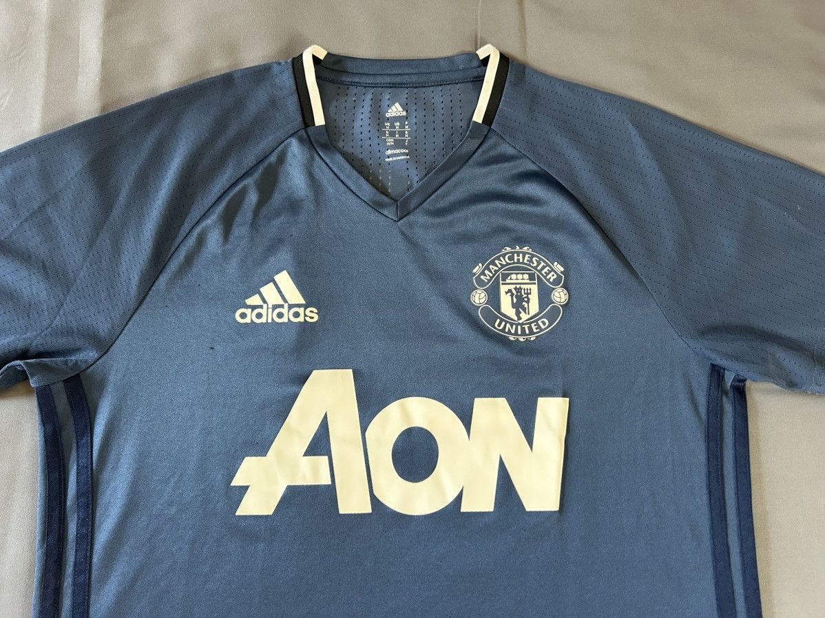 Adidas Adidas Manchester United Training Jersey 2016/17 Size US M / EU 48-50 / 2 - 2 Thumbnail