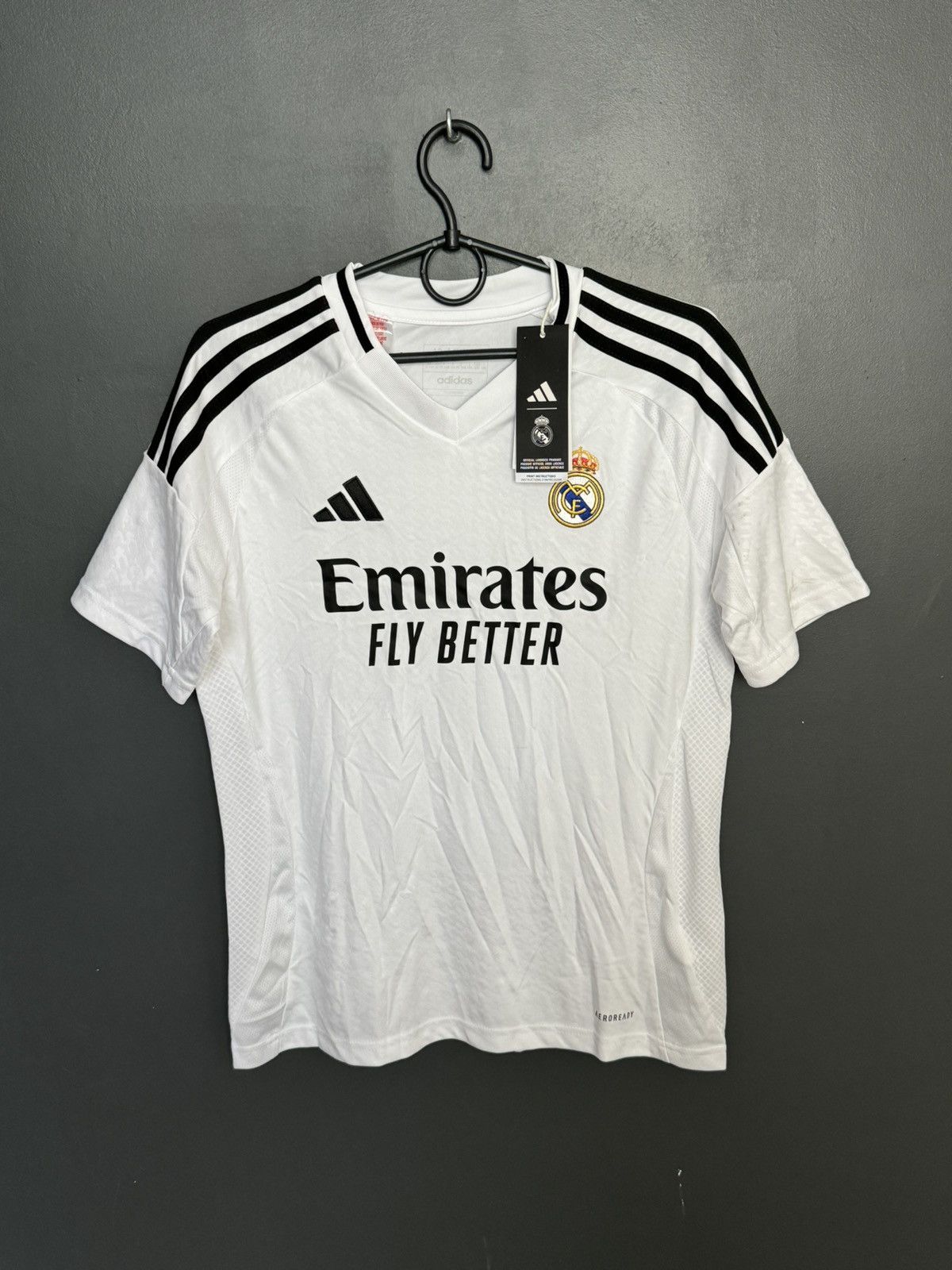 Adidas KIDS New Real Madrid 24/25 Home Camavinga Football Jersey Size US S / EU 44-46 / 1 - 2 Thumbnail