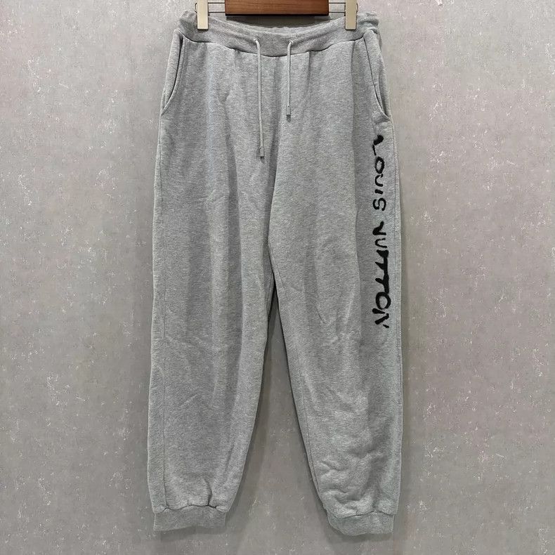 Louis Vuitton Louis Vuitton size l Grey spray-painted monogram logo swea Size US 28 / EU 44 - 1 Thumbnail