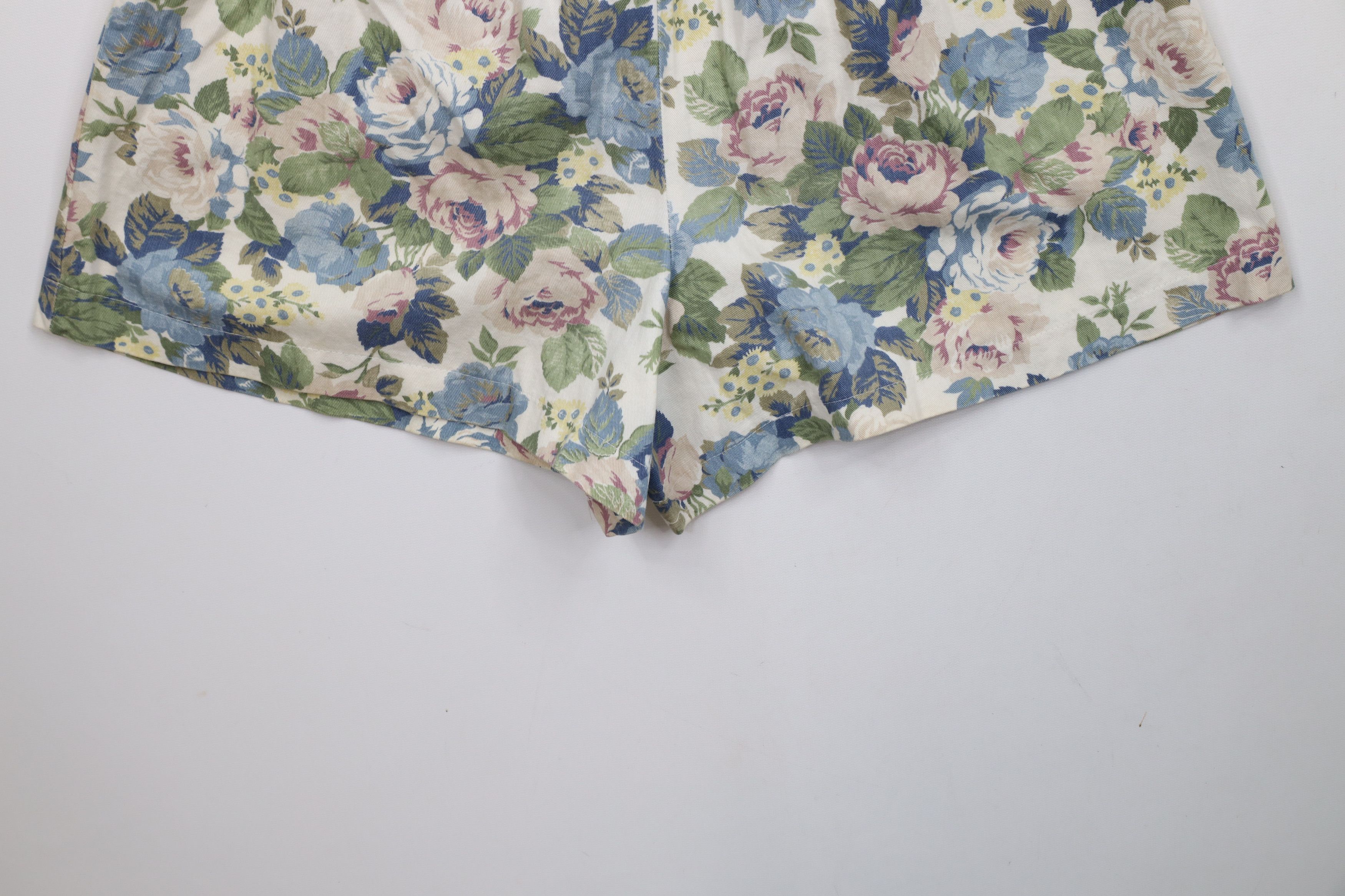 Vintage Vintage 90s Streetwear All Over Print Tapestry Shorts USA Size 25" / US 0 / IT 36 - 12 Thumbnail