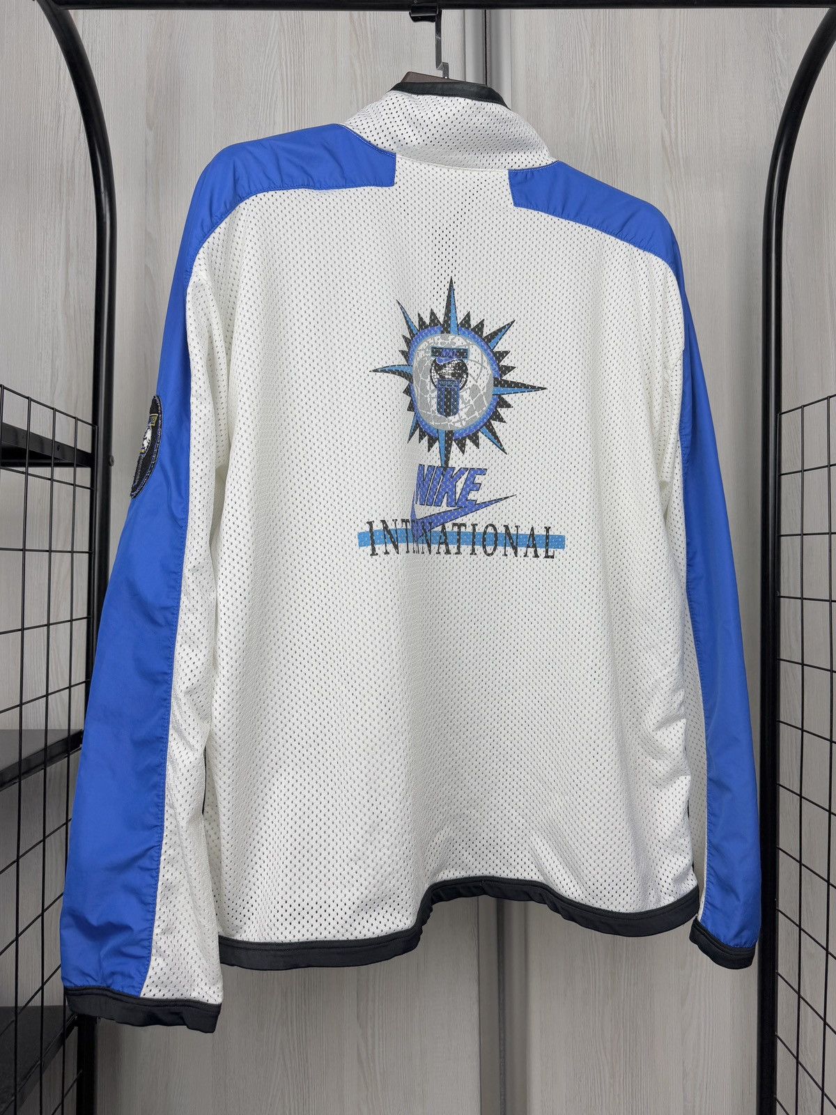 Nike Nike International vintage 90s big logo training jacket Size US L / EU 52-54 / 3 - 2 Thumbnail