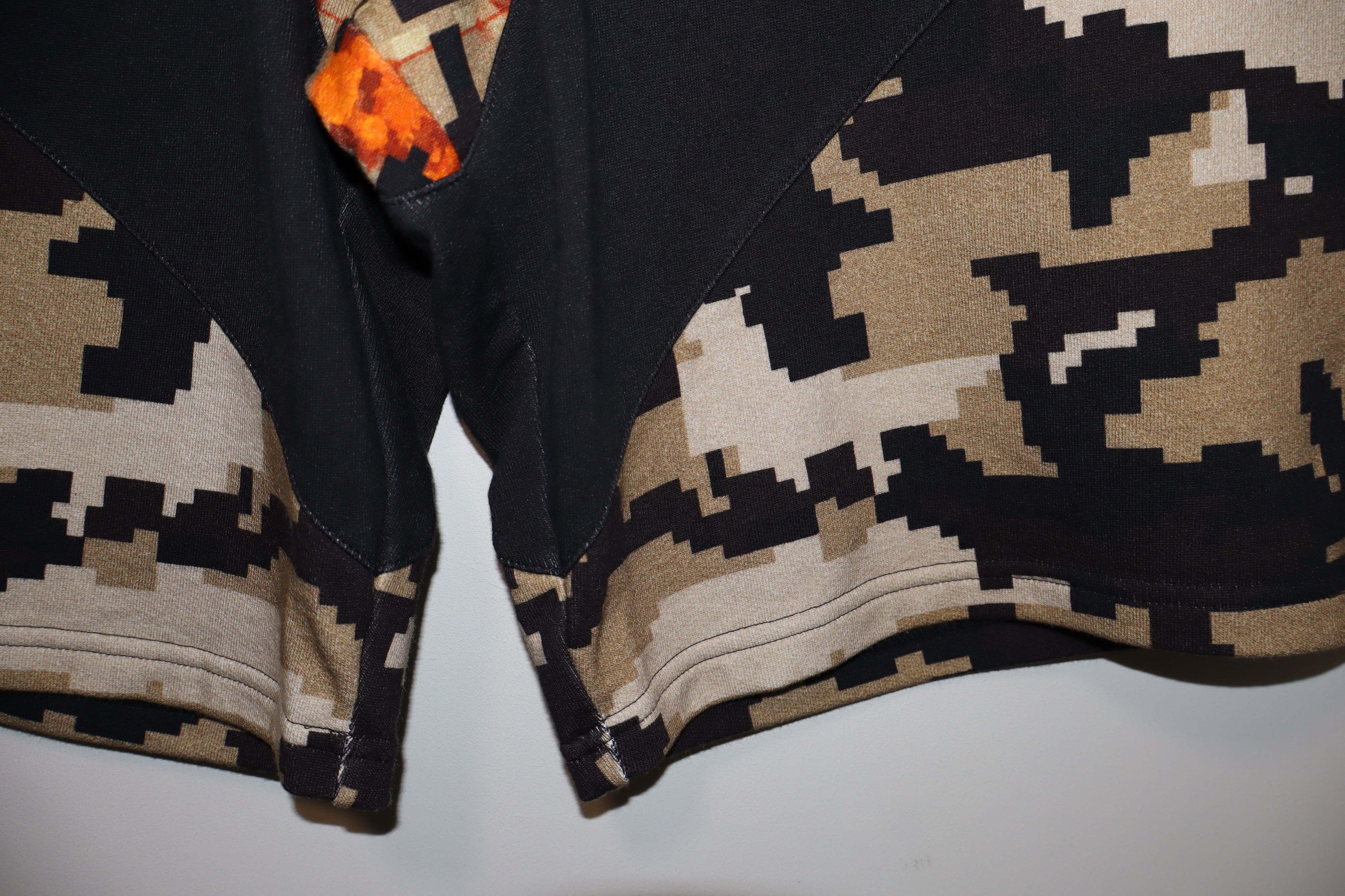 Givenchy Camo fire print shorts Size US 30 / EU 46 - 7 Thumbnail