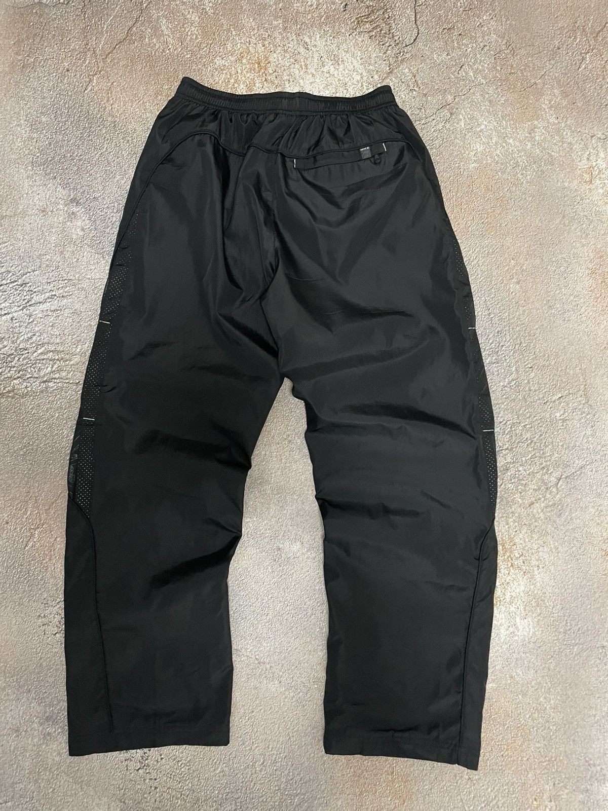 Nike Vintage Nike Small Swoosh Nylon Boxy Black Track Pants Size US 30 / EU 46 - 8 Thumbnail