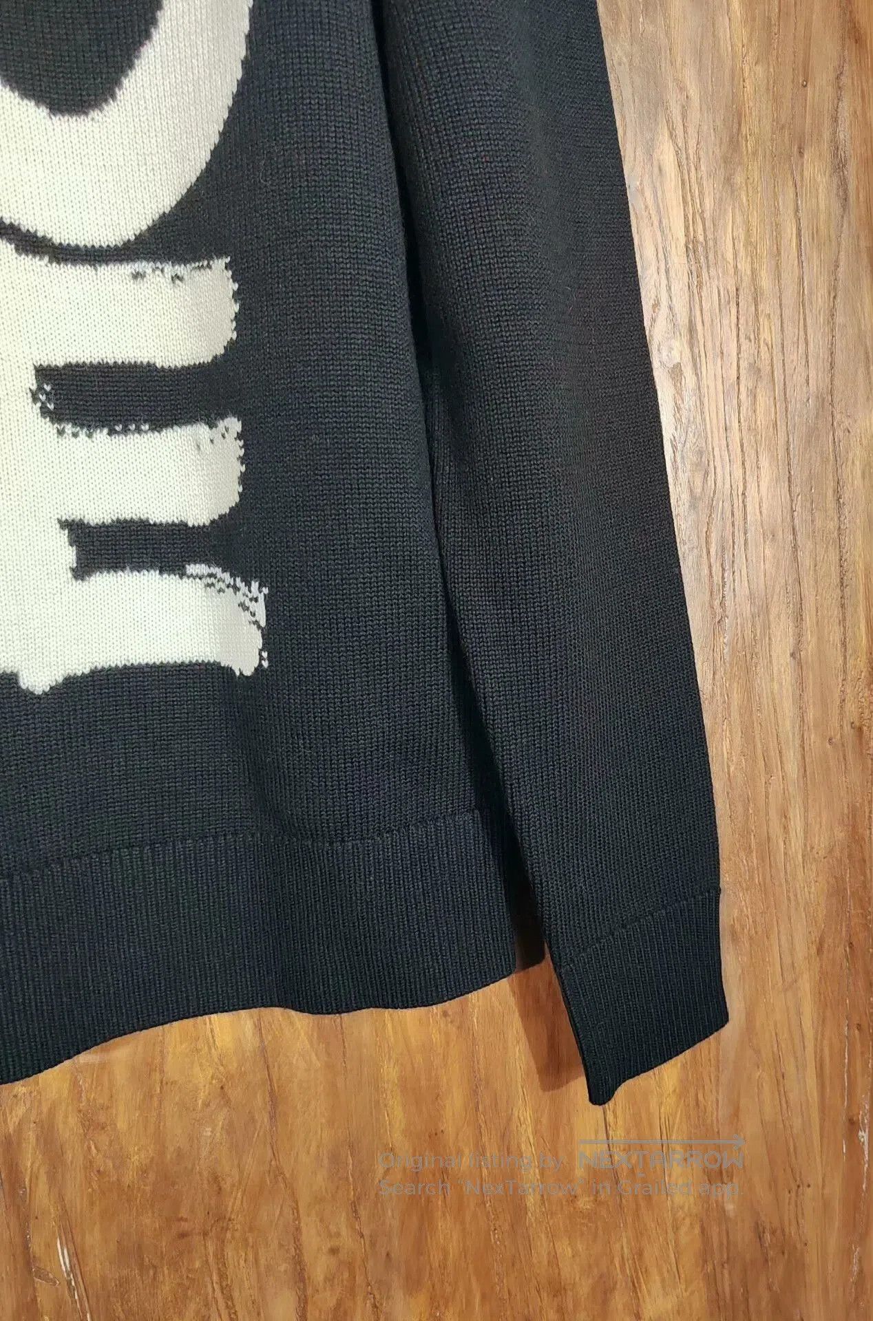 Burberry Burberry LOVE Sweater Black Wool Unisex. Size S / US 4 / IT 40 - 7 Thumbnail