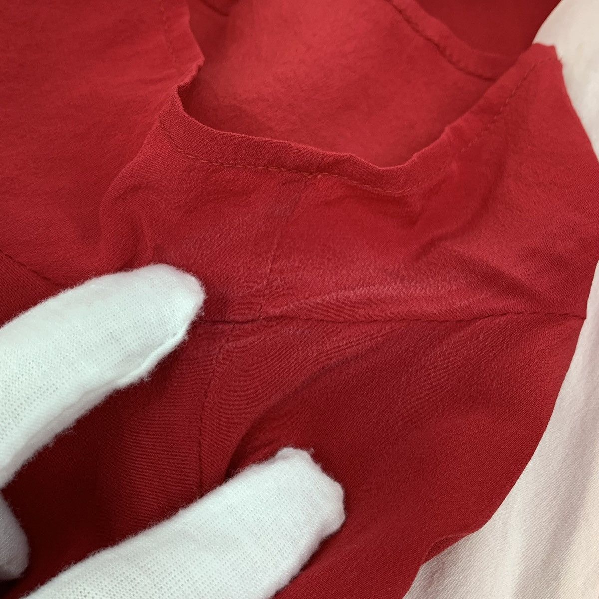 Valentino Valentino Red Bow Tie Silk Short Sleeve T-Shirt K26WX Size M / US 6-8 / IT 42-44 - 8 Thumbnail