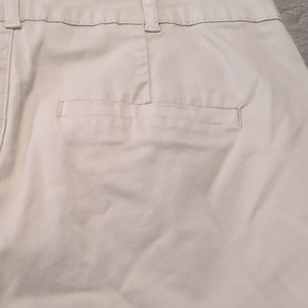 NYDJ NYDJ cream lift tick technology Bermuda shorts size 6 Size 28" / US 6 / IT 42 - 6 Thumbnail