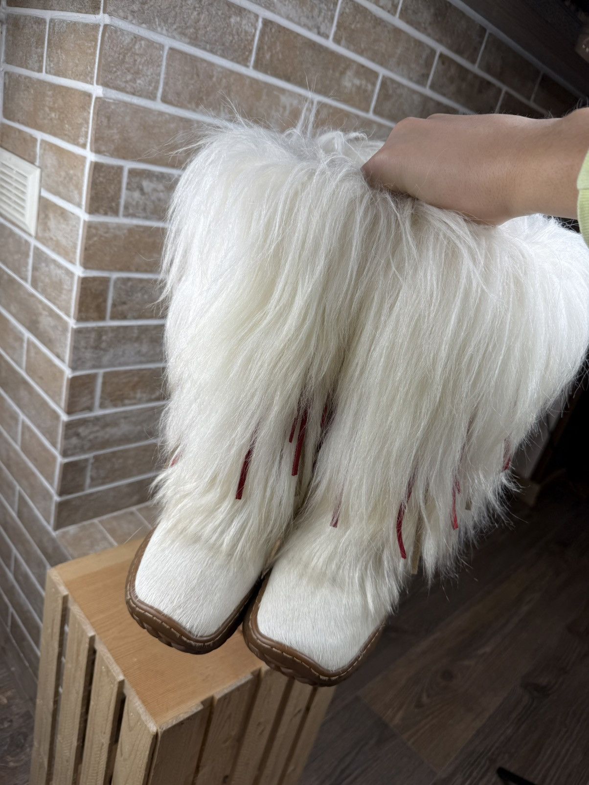 Vintage Vintage Y2K White Fluffy Fur Yeti Fuzzy Snow Boots Size US 8 / IT 38 - 5 Thumbnail
