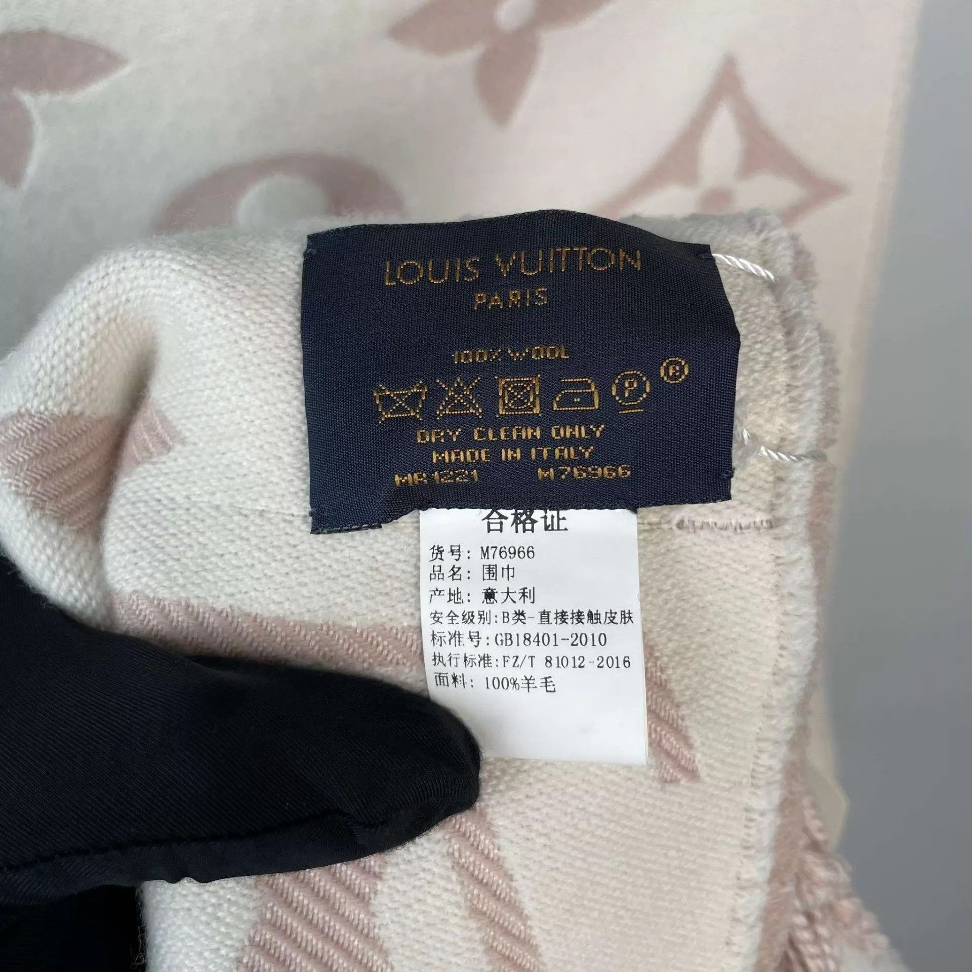 Louis Vuitton LV double-faced cashmere scarf pink Size ONE SIZE - 3 Thumbnail