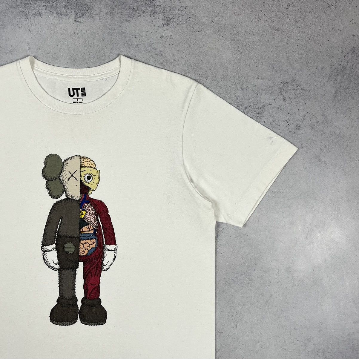 Kaws × Uniqlo Kaws x Uniqlo y2k big logo japanese tee Size US S / EU 44-46 / 1 - 3 Thumbnail