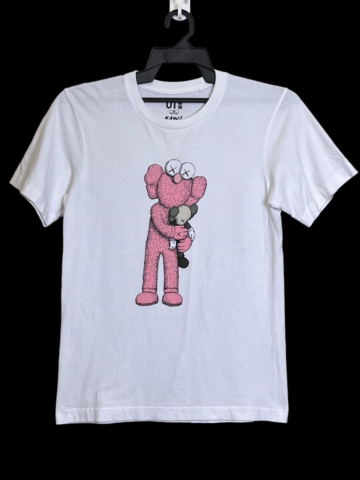 Kaws × Uniqlo NICE🔥🔥UNIQLO x KAWS COLLABORATION TEE SHIRT Size US XS / EU 42 / 0 - 1 Thumbnail