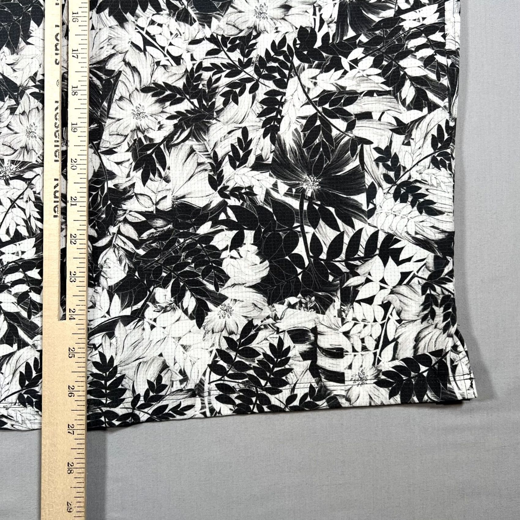 Lululemon Lululemon Men's M Black White Floral Leaf Print Casual Button Up Camp Shirt Size US M / EU 48-50 / 2 - 6 Thumbnail