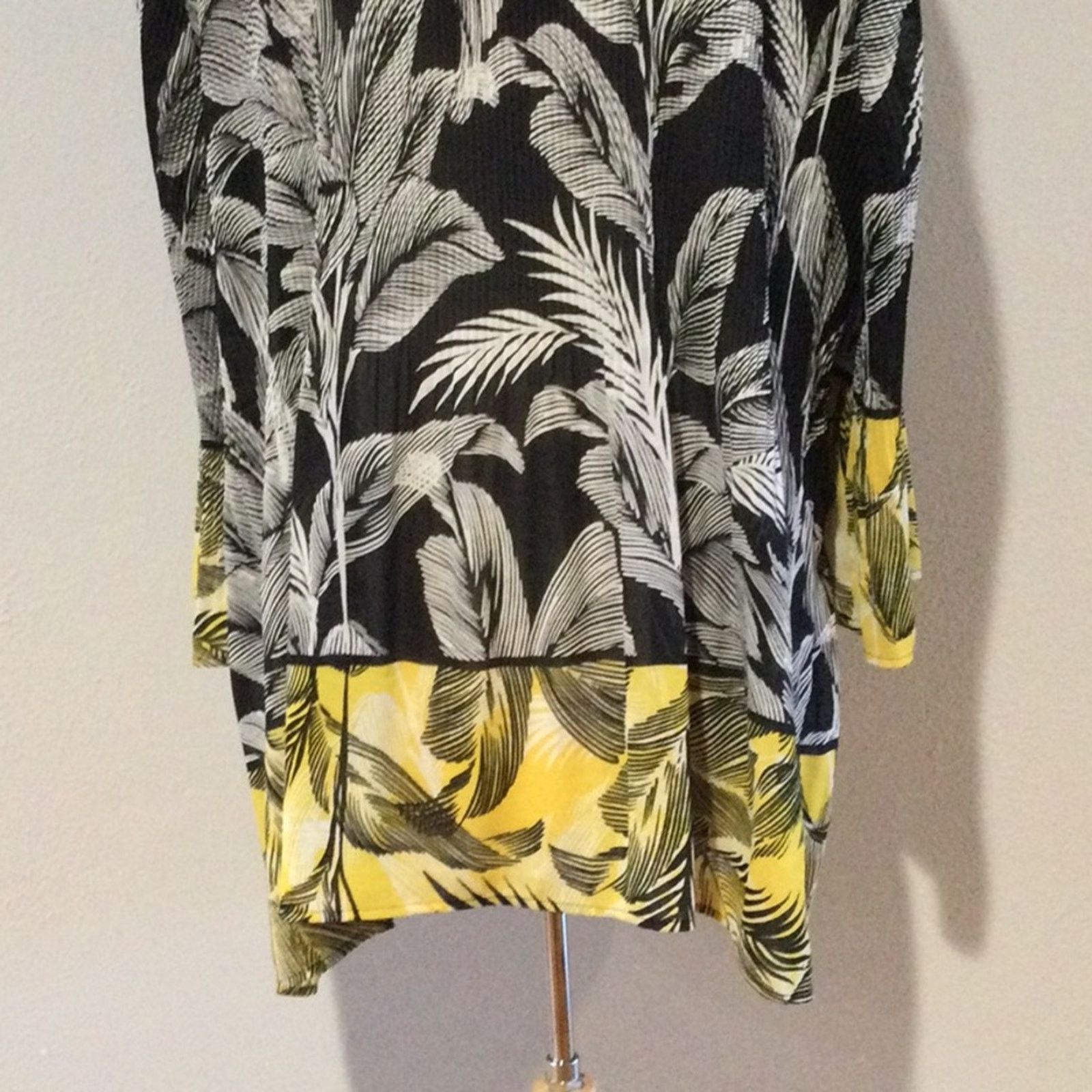 Other Catherines Multicolor Stretch Beaded Blouse Size 3X 26/28W Size 3XL / US 20-22 - 11 Thumbnail